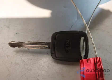 2005 Toyota Camry Le V6 z USA, uszkodzony, nr VIN 4T1BF30K15U620894